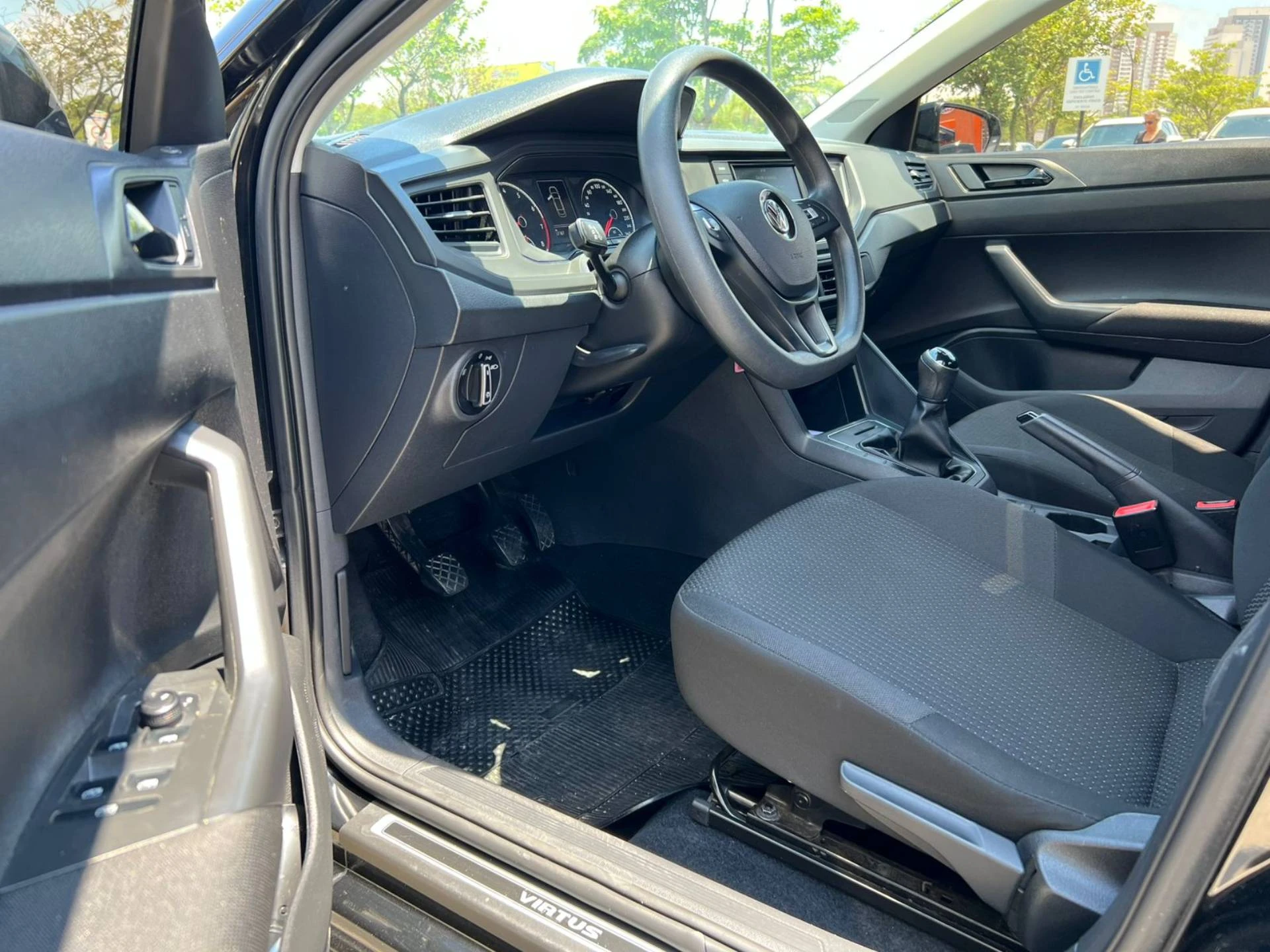 VOLKSWAGEN VIRTUS