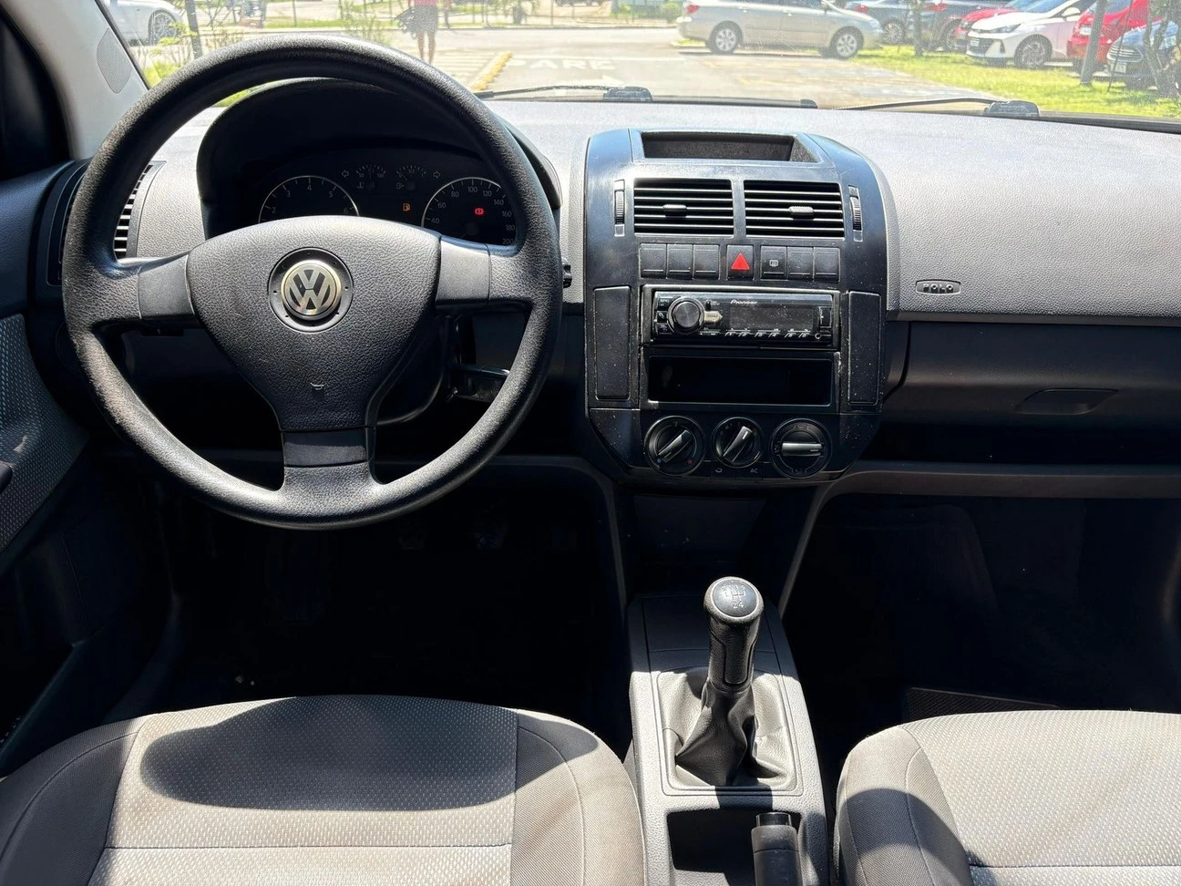 VOLKSWAGEN POLO