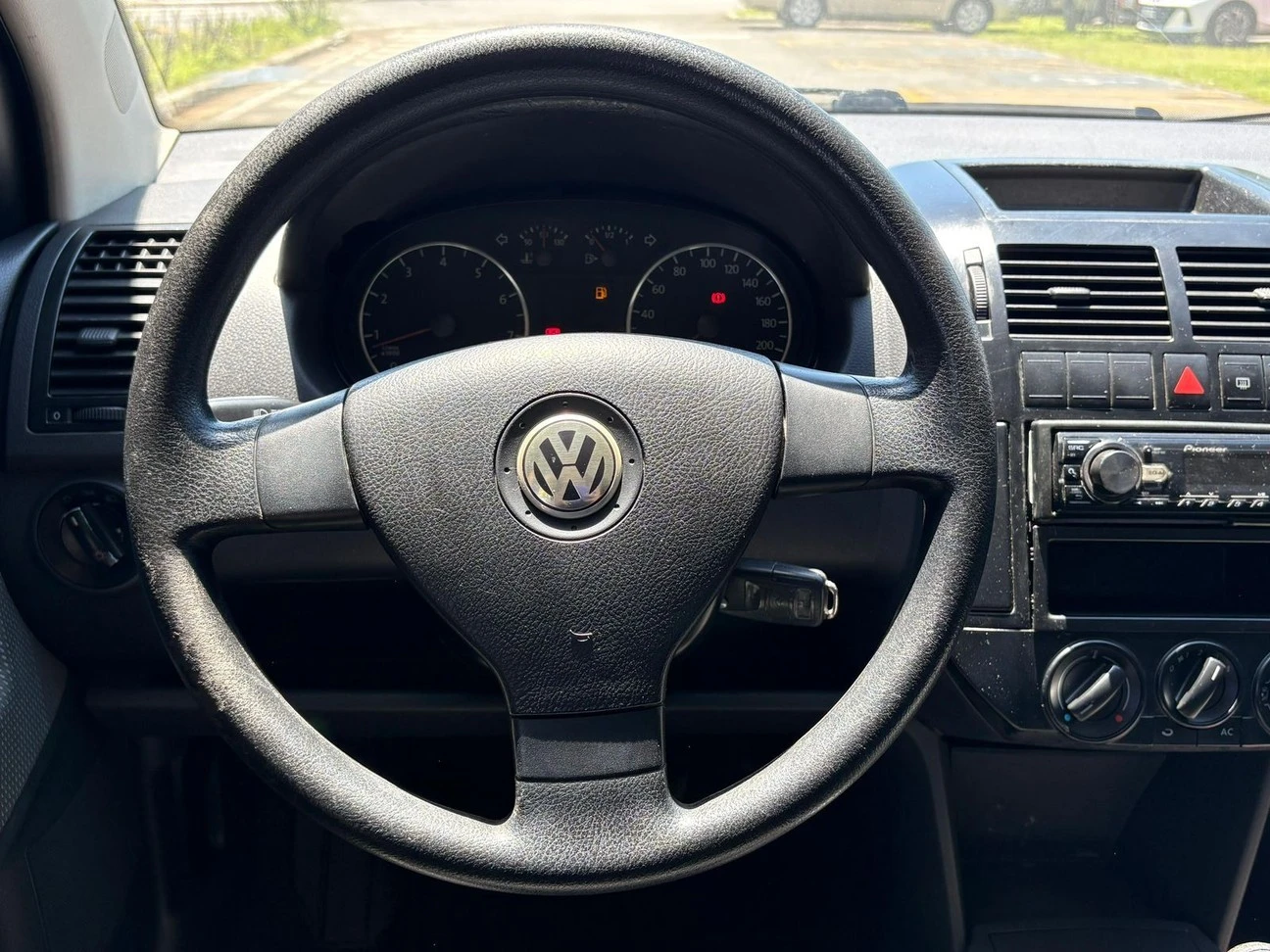 VOLKSWAGEN POLO