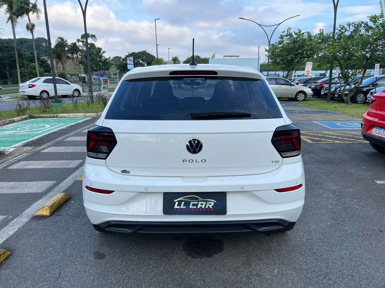 VOLKSWAGEN POLO