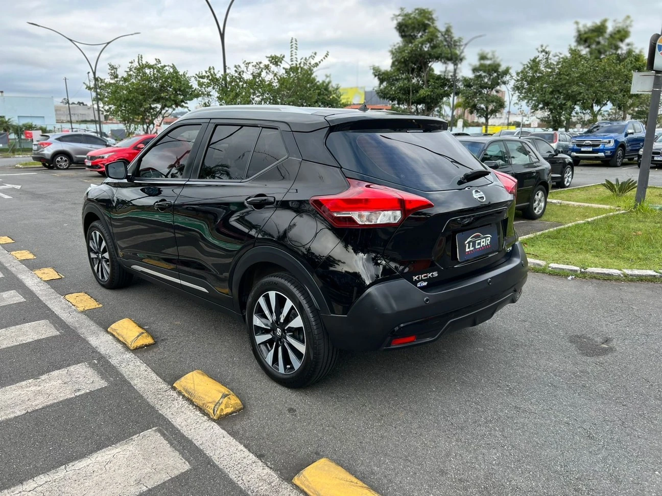 NISSAN KICKS