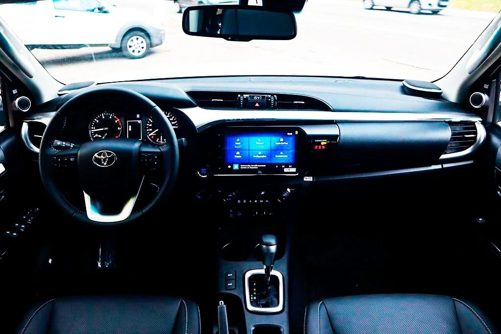 TOYOTA HILUX
