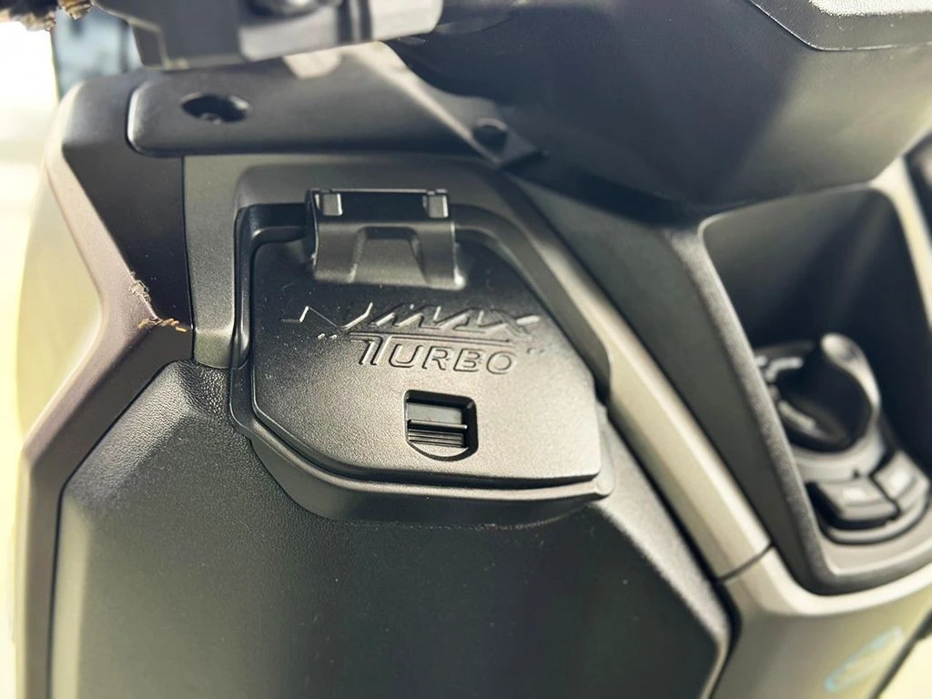 YAMAHA NMAX 160 ABS
