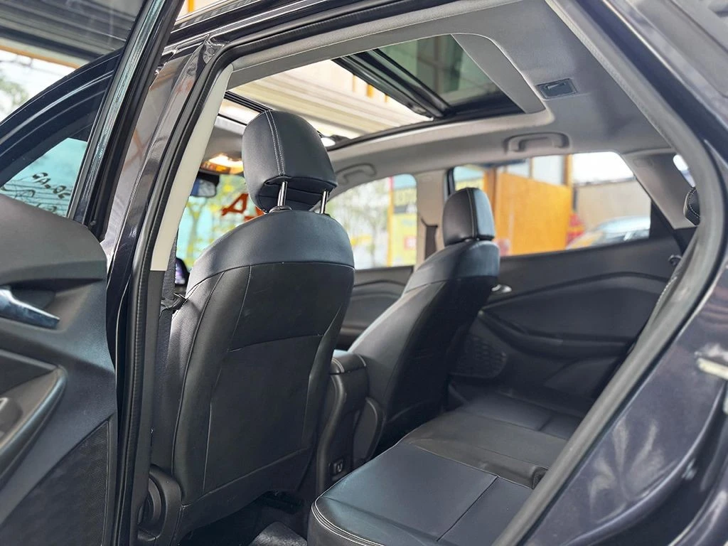 CHEVROLET TRACKER
