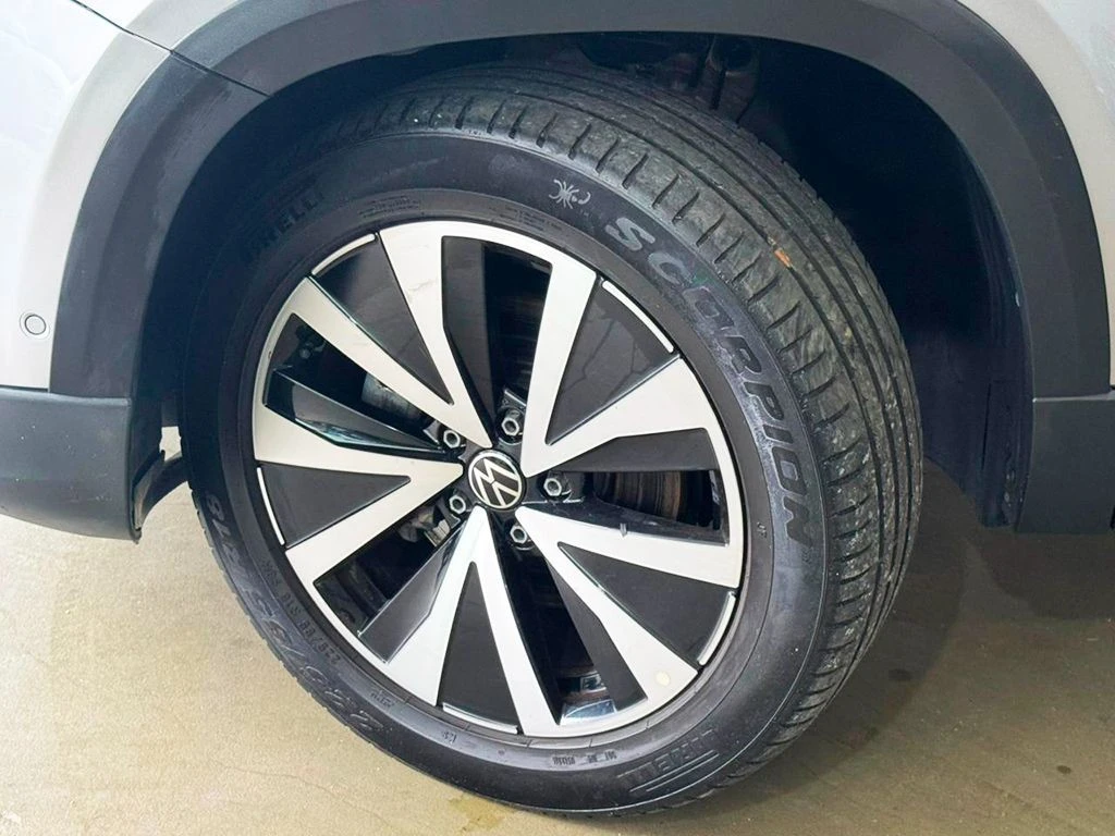 VOLKSWAGEN TAOS