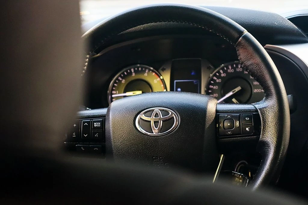 TOYOTA HILUX