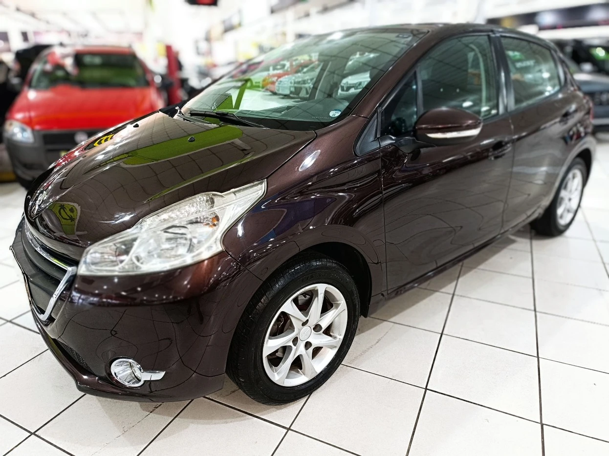 PEUGEOT 208