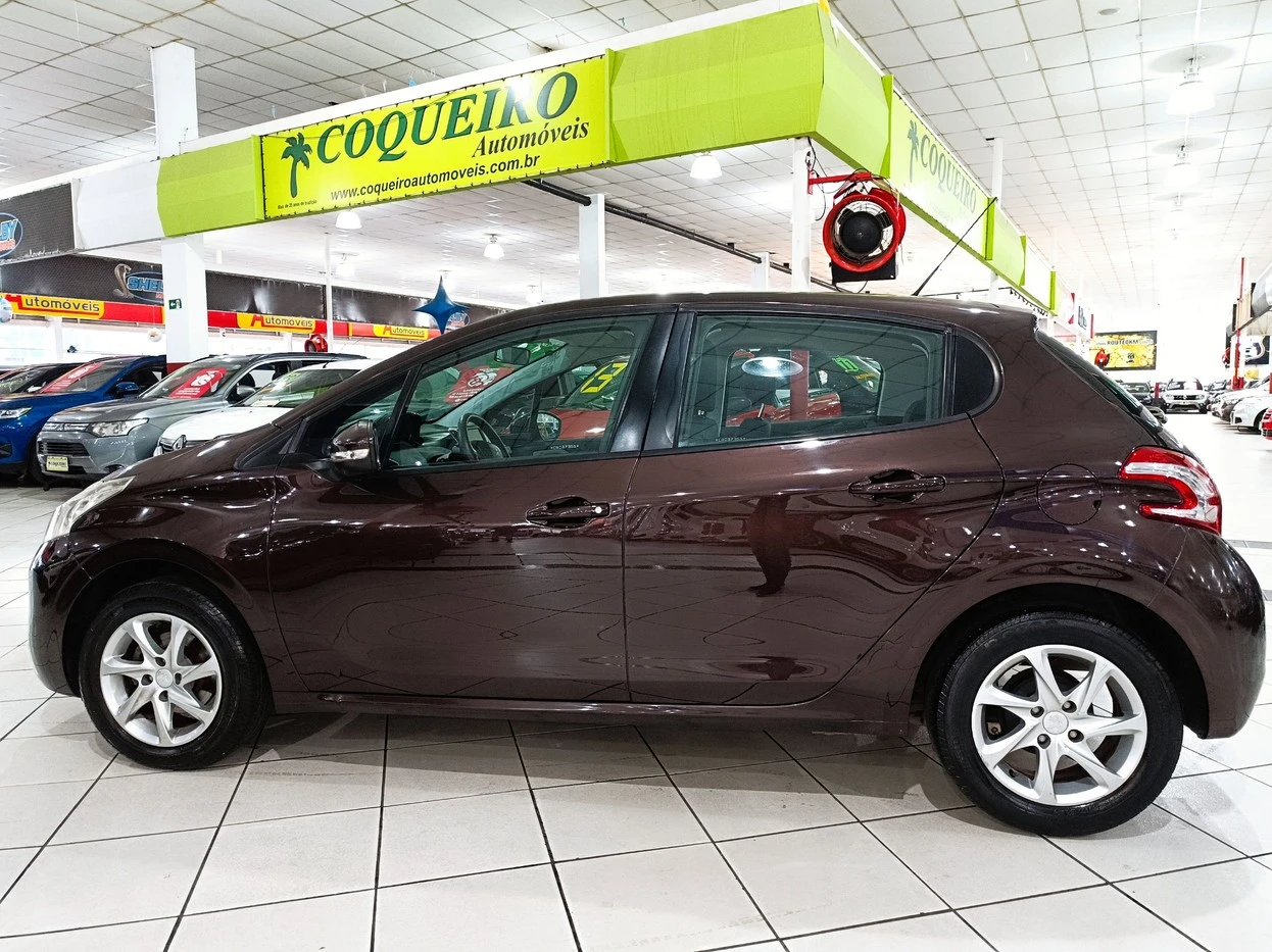 PEUGEOT 208