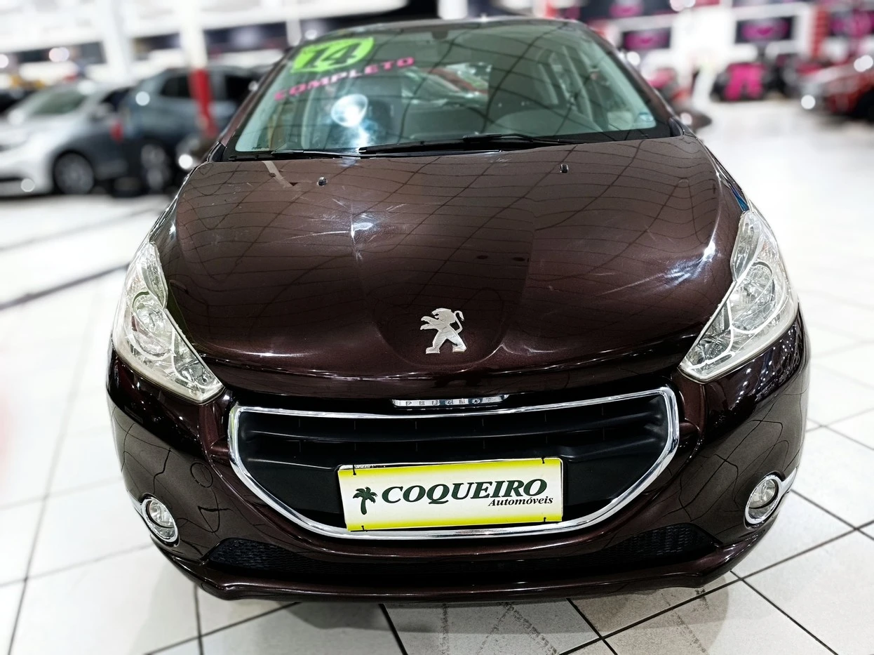 PEUGEOT 208