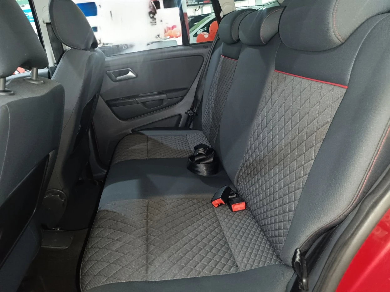 VOLKSWAGEN SPACE CROSS