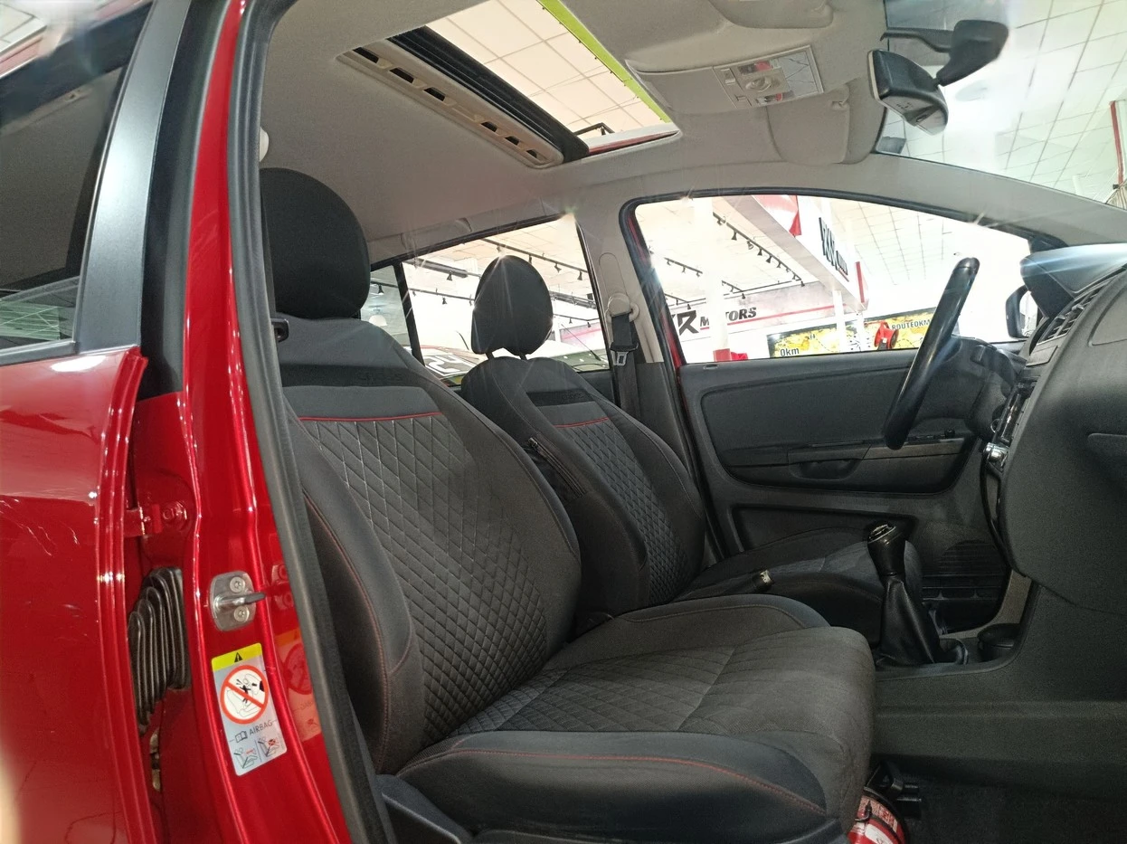 VOLKSWAGEN SPACE CROSS