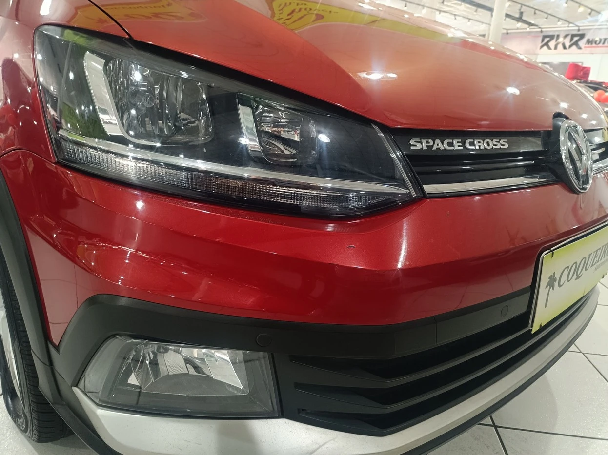 VOLKSWAGEN SPACE CROSS