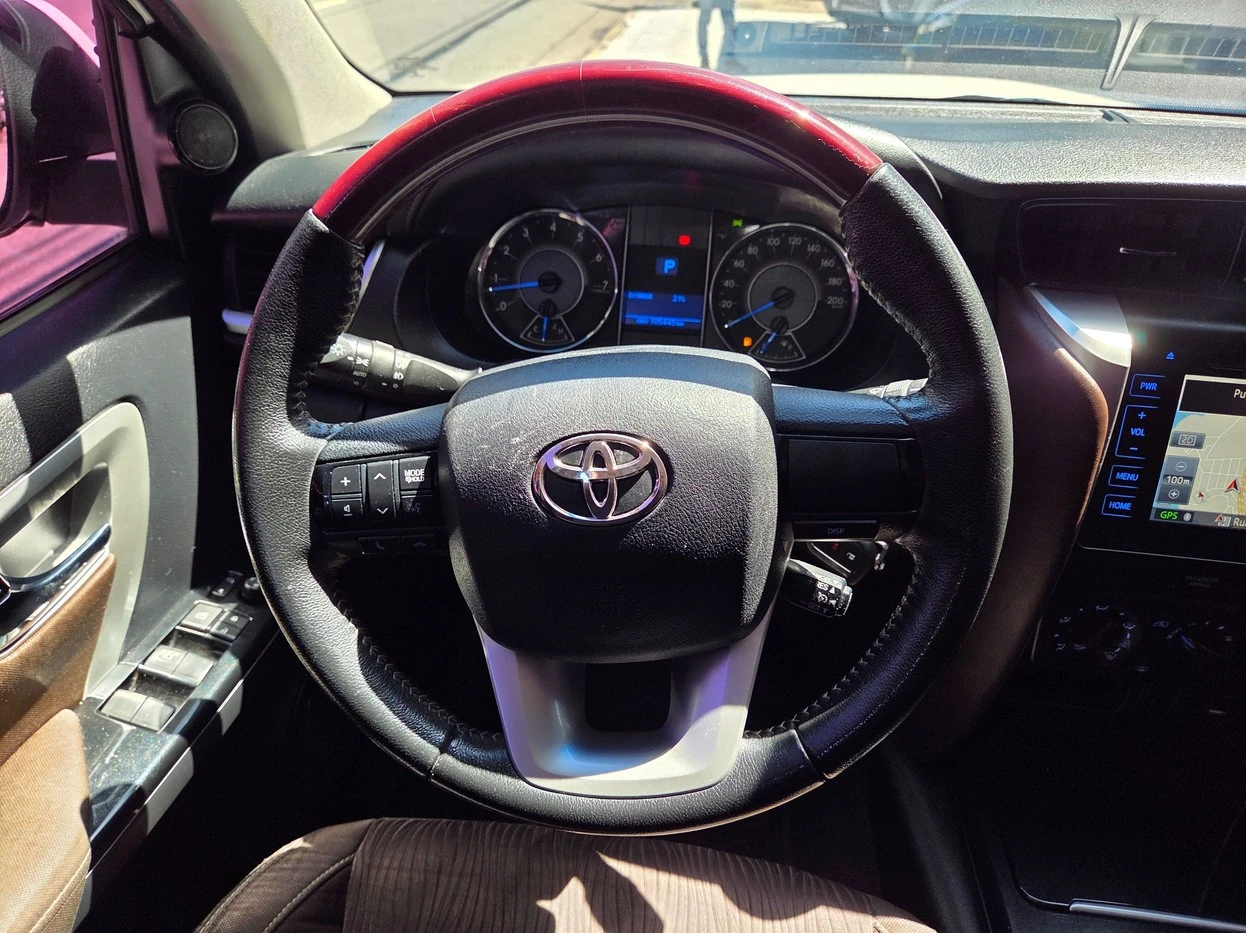 TOYOTA HILUX SW4