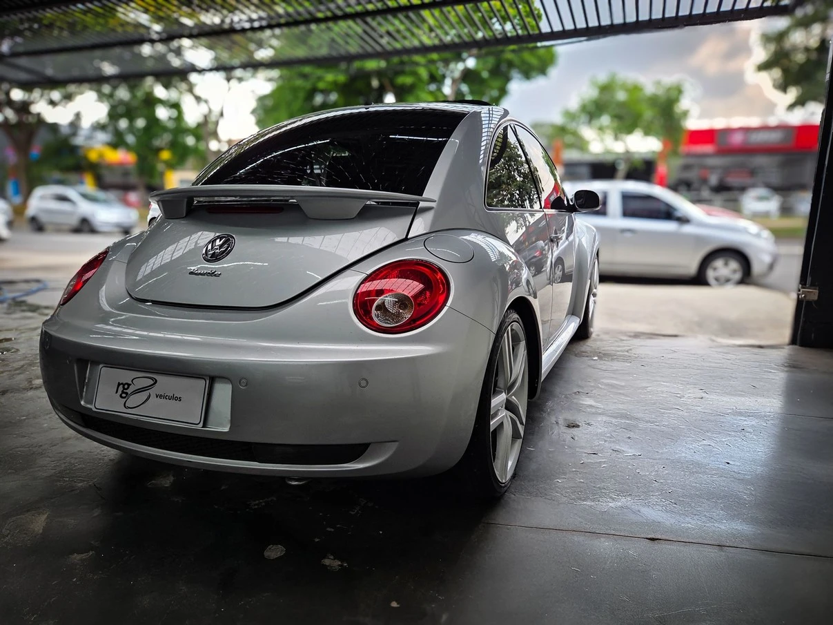 VOLKSWAGEN NEW BEETLE