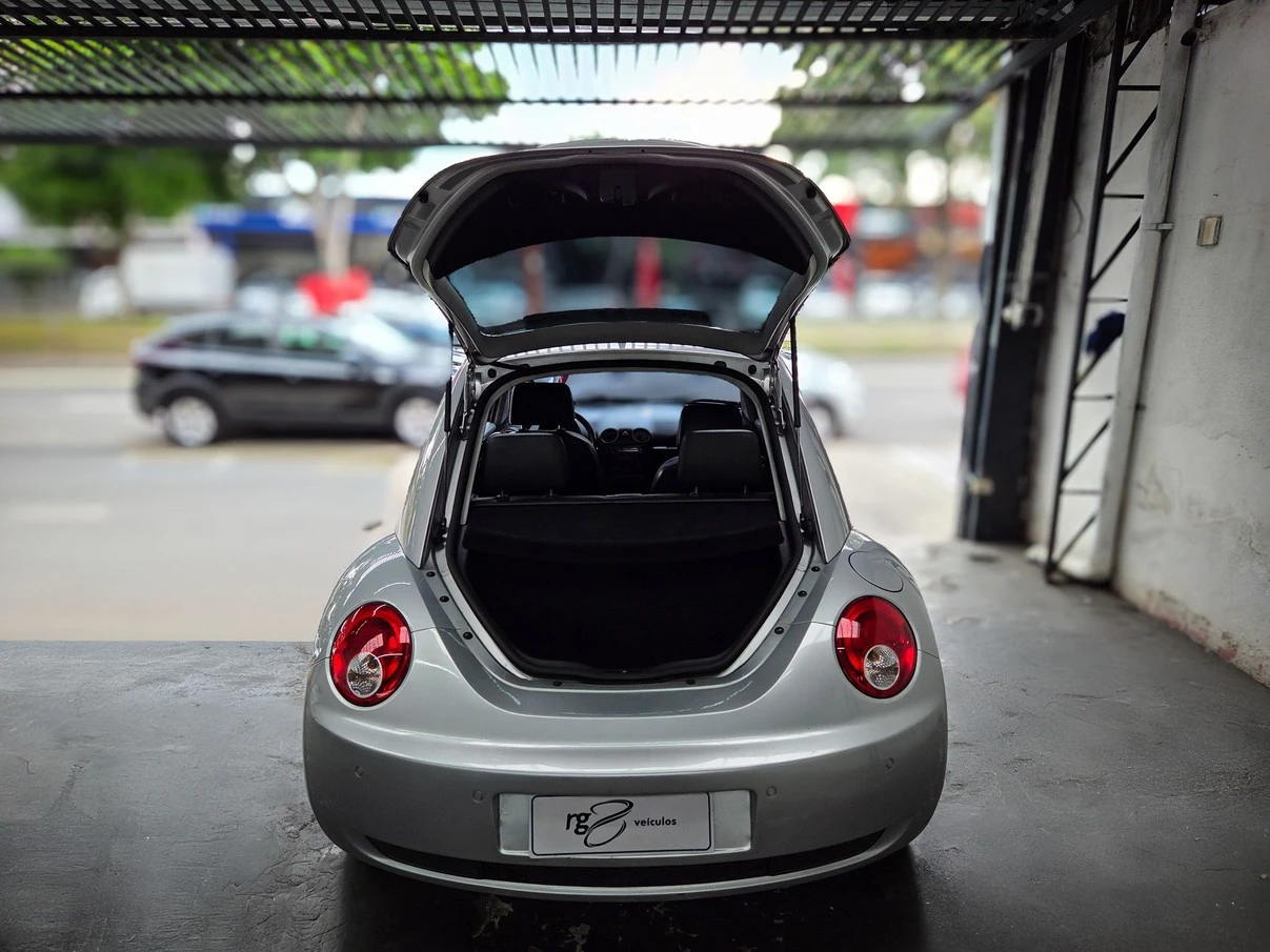 VOLKSWAGEN NEW BEETLE