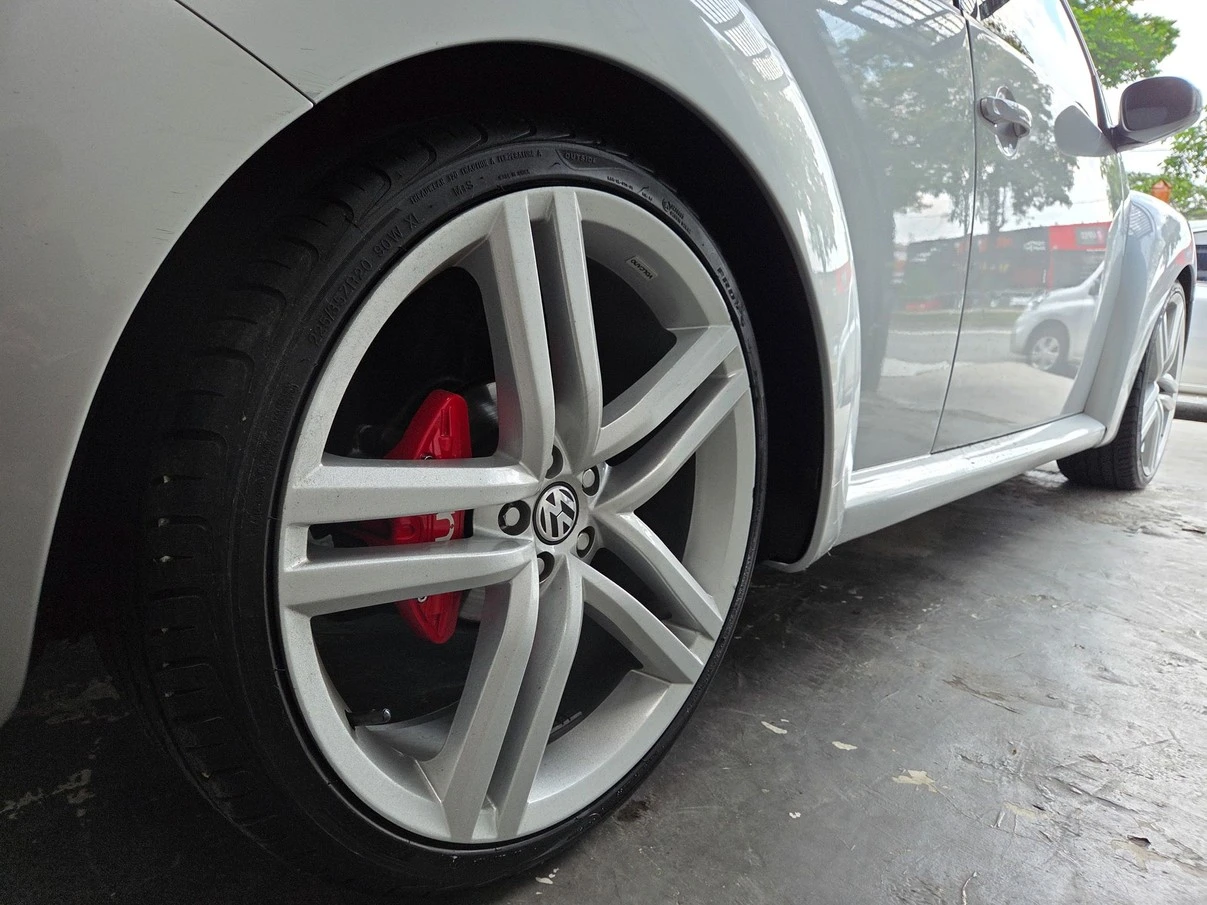 VOLKSWAGEN NEW BEETLE