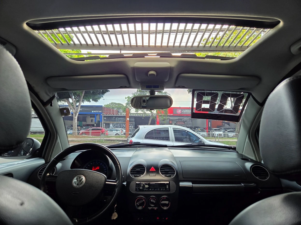 VOLKSWAGEN NEW BEETLE