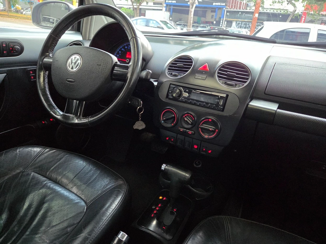 VOLKSWAGEN NEW BEETLE
