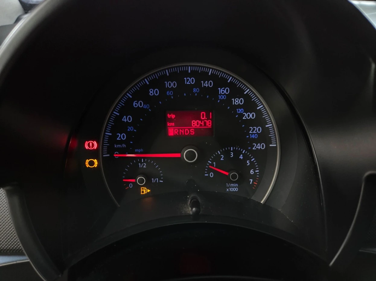 VOLKSWAGEN NEW BEETLE