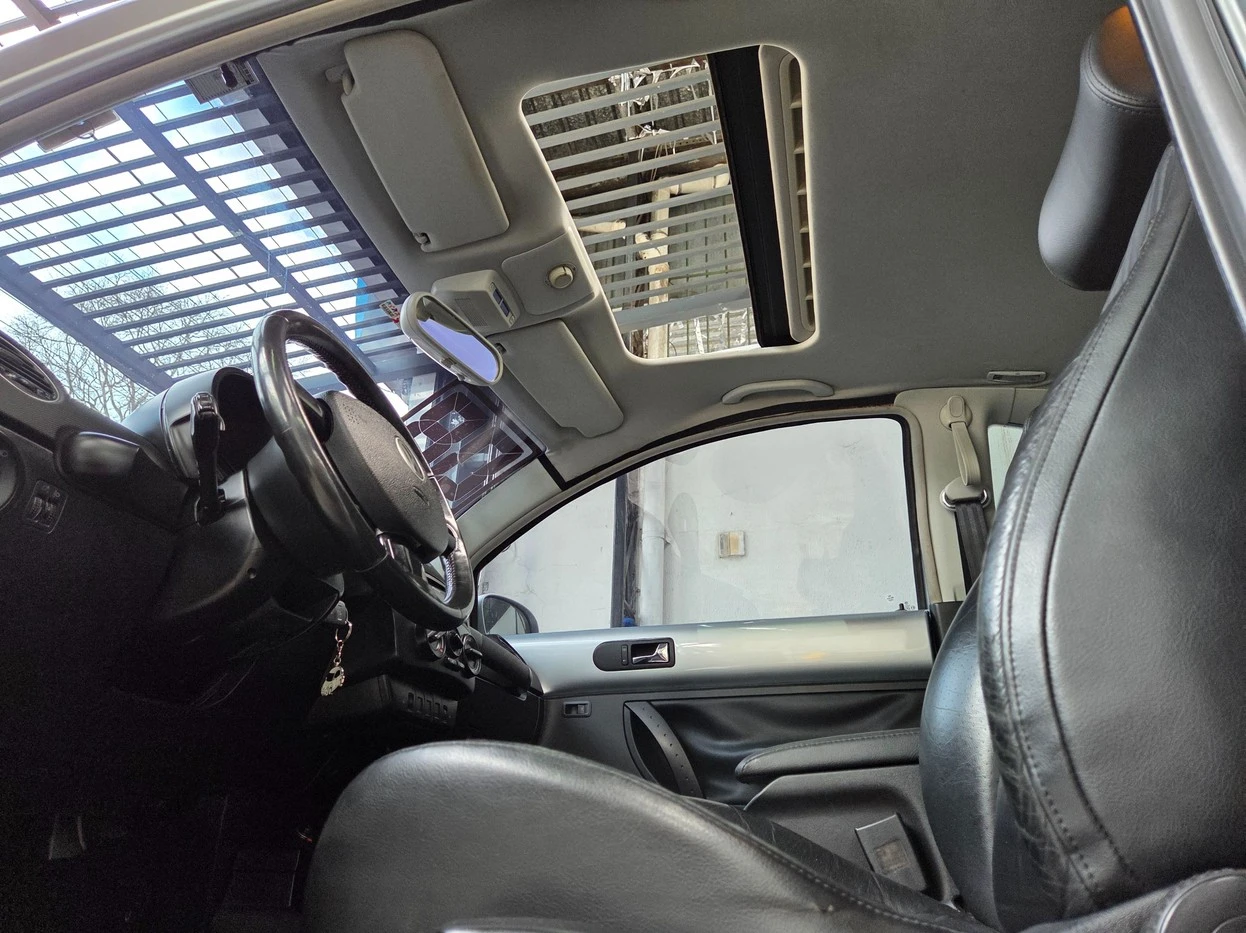 VOLKSWAGEN NEW BEETLE