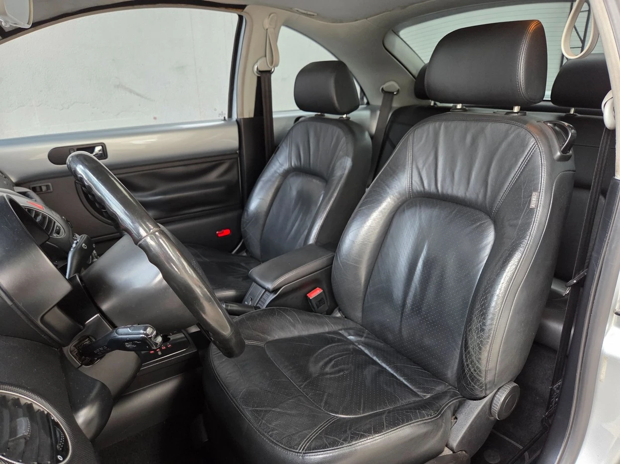 VOLKSWAGEN NEW BEETLE