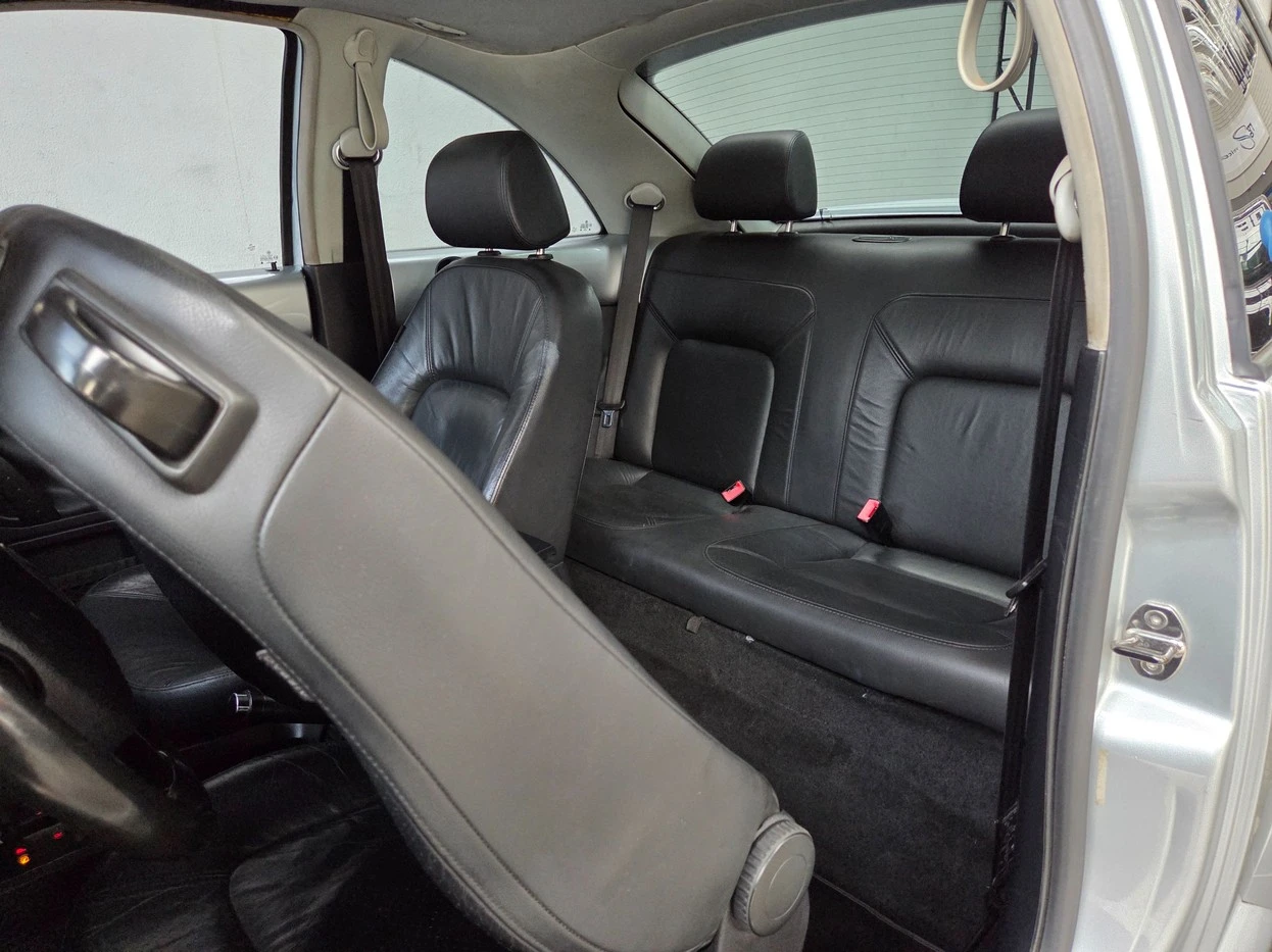 VOLKSWAGEN NEW BEETLE