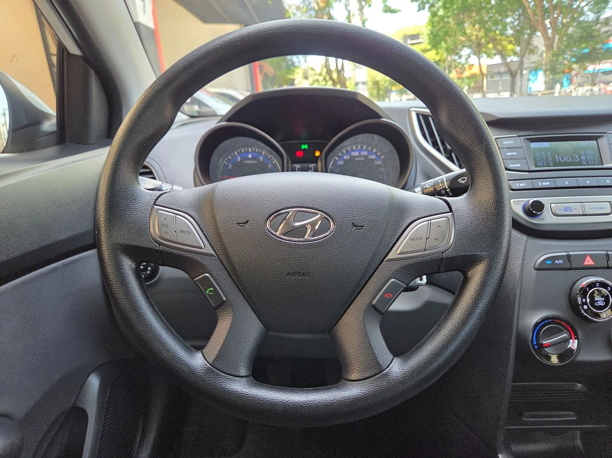 HYUNDAI HB20S
