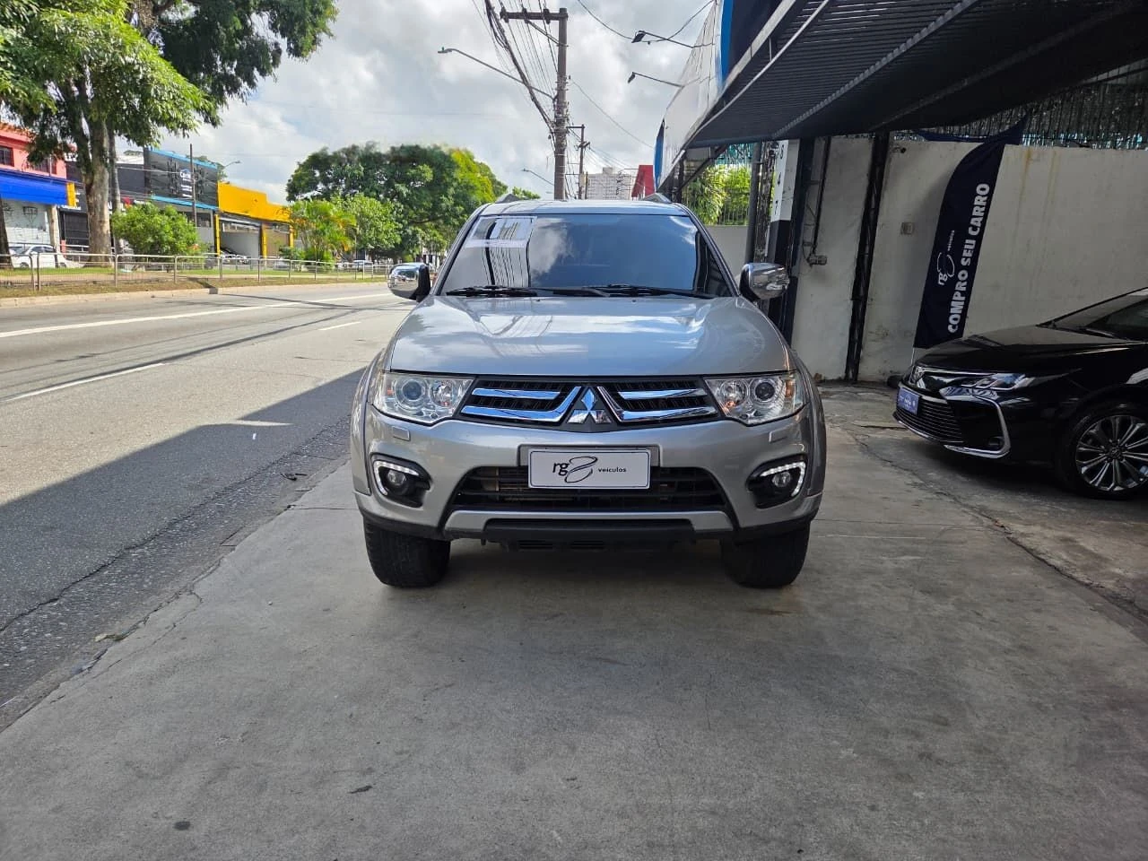 MITSUBISHI PAJERO