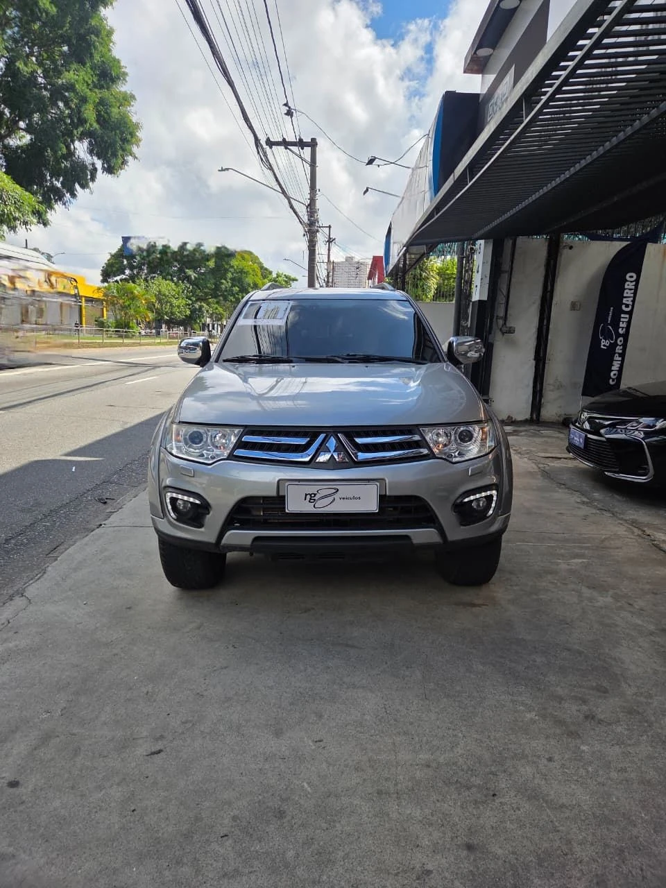 MITSUBISHI PAJERO