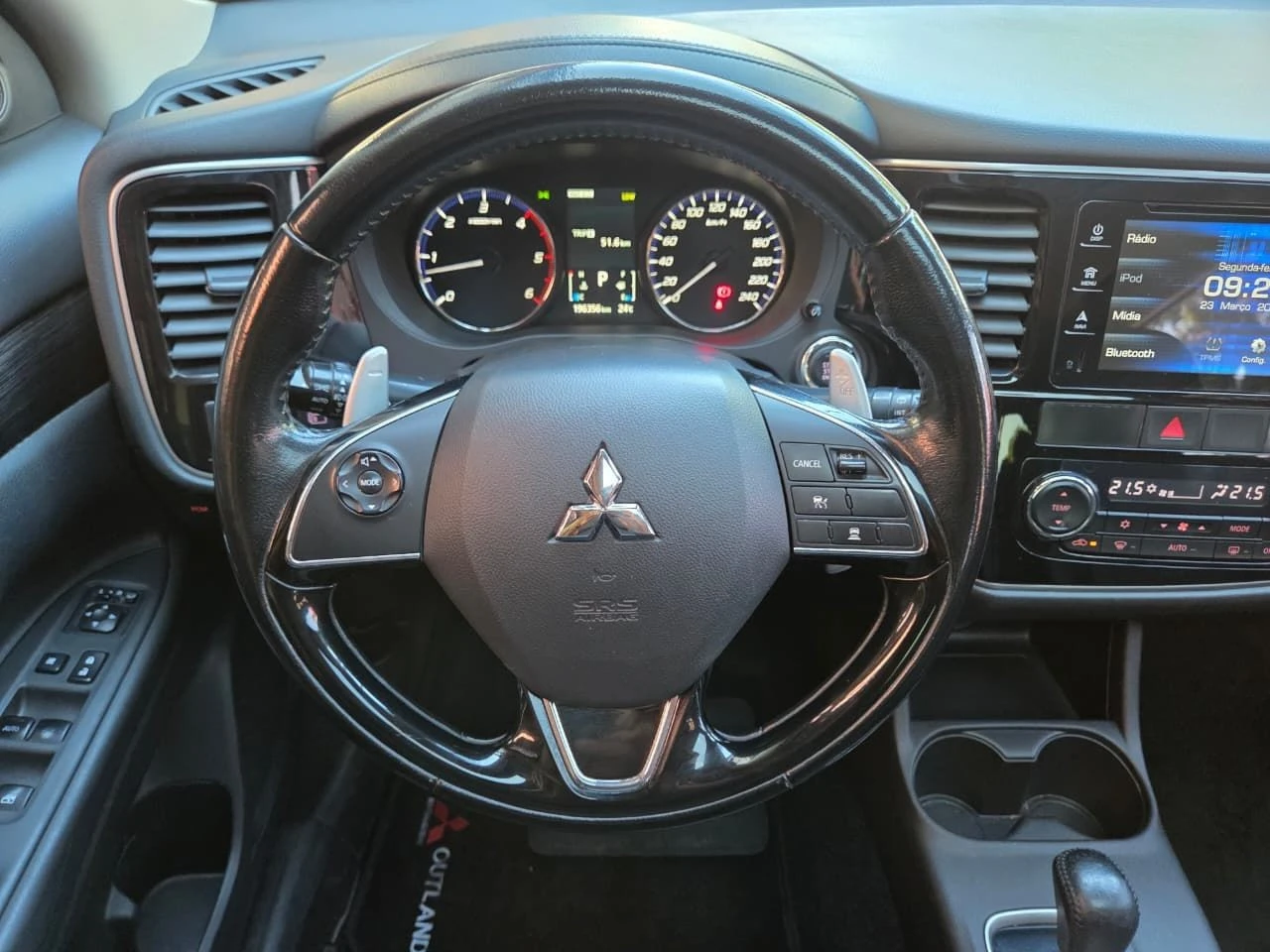 MITSUBISHI OUTLANDER