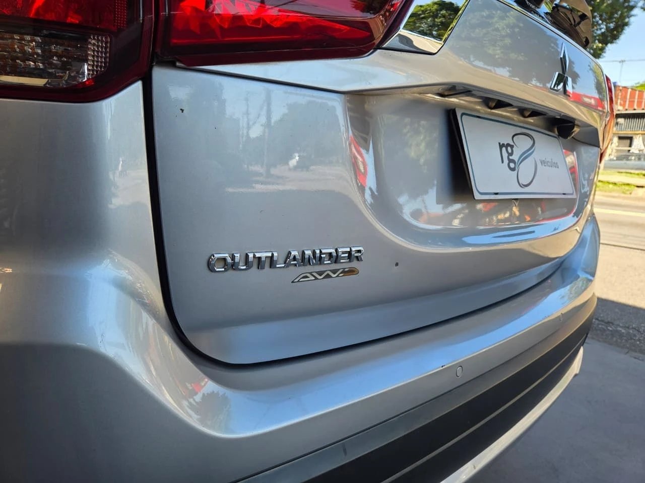 MITSUBISHI OUTLANDER