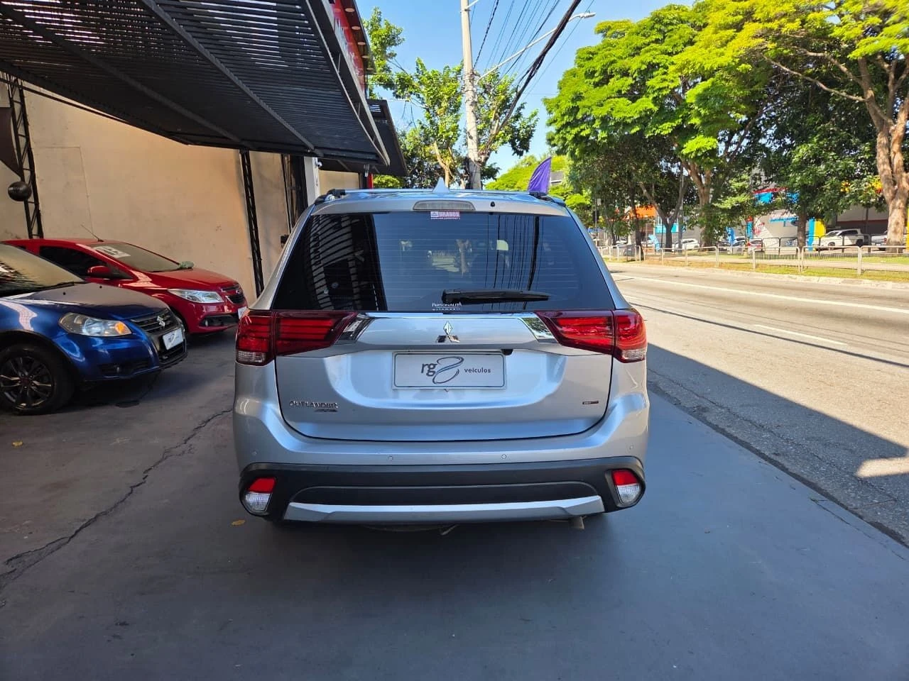 MITSUBISHI OUTLANDER