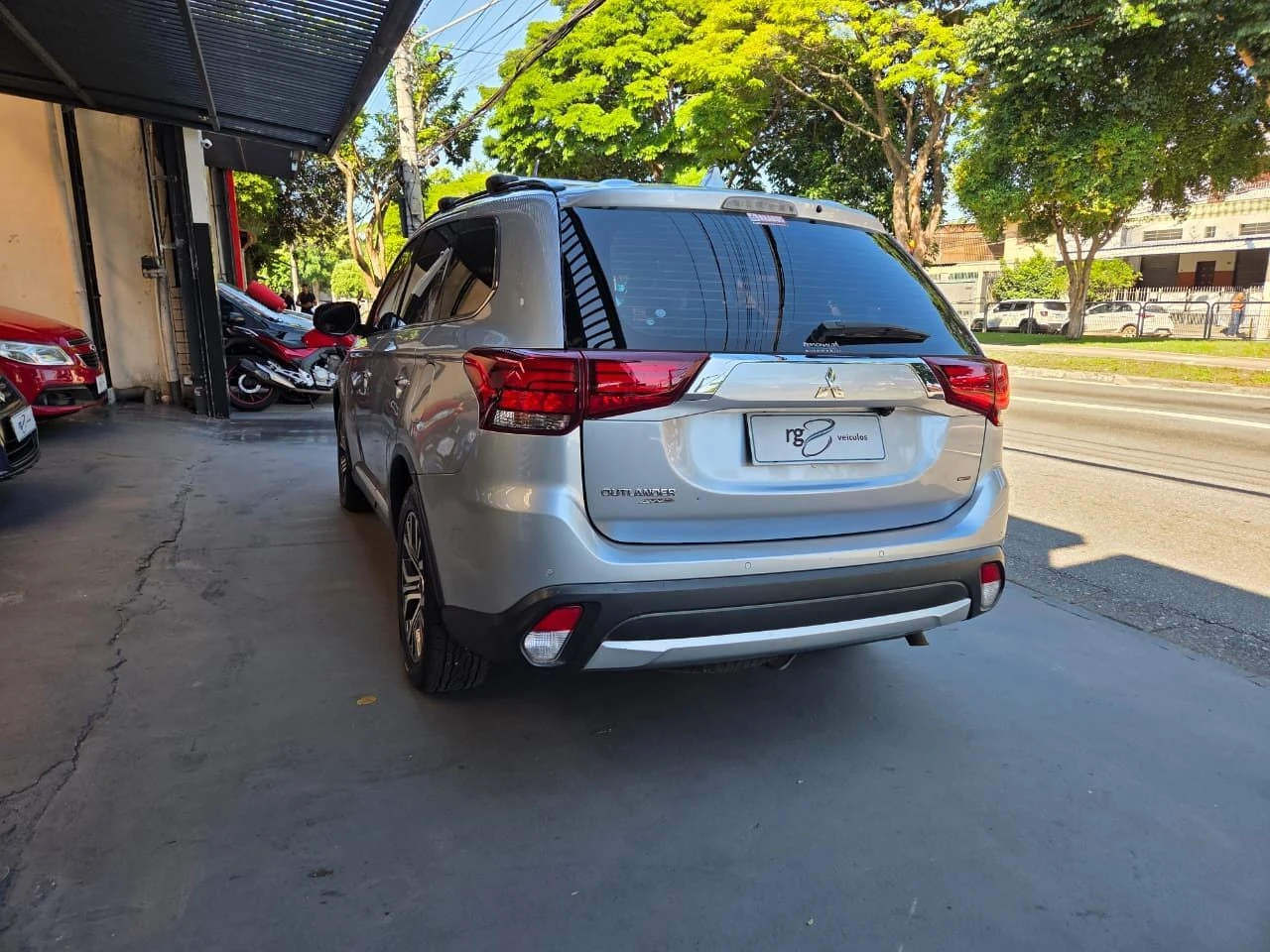 MITSUBISHI OUTLANDER