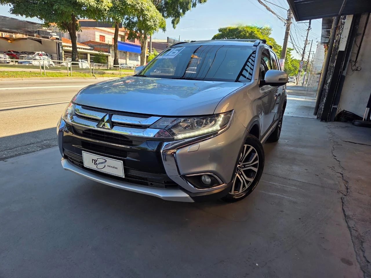 MITSUBISHI OUTLANDER