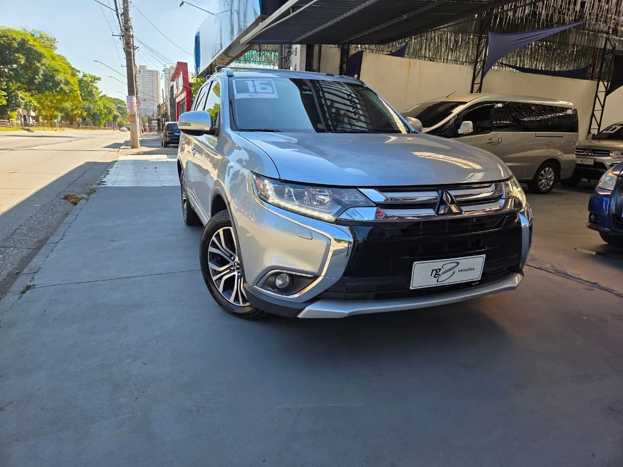 MITSUBISHI OUTLANDER