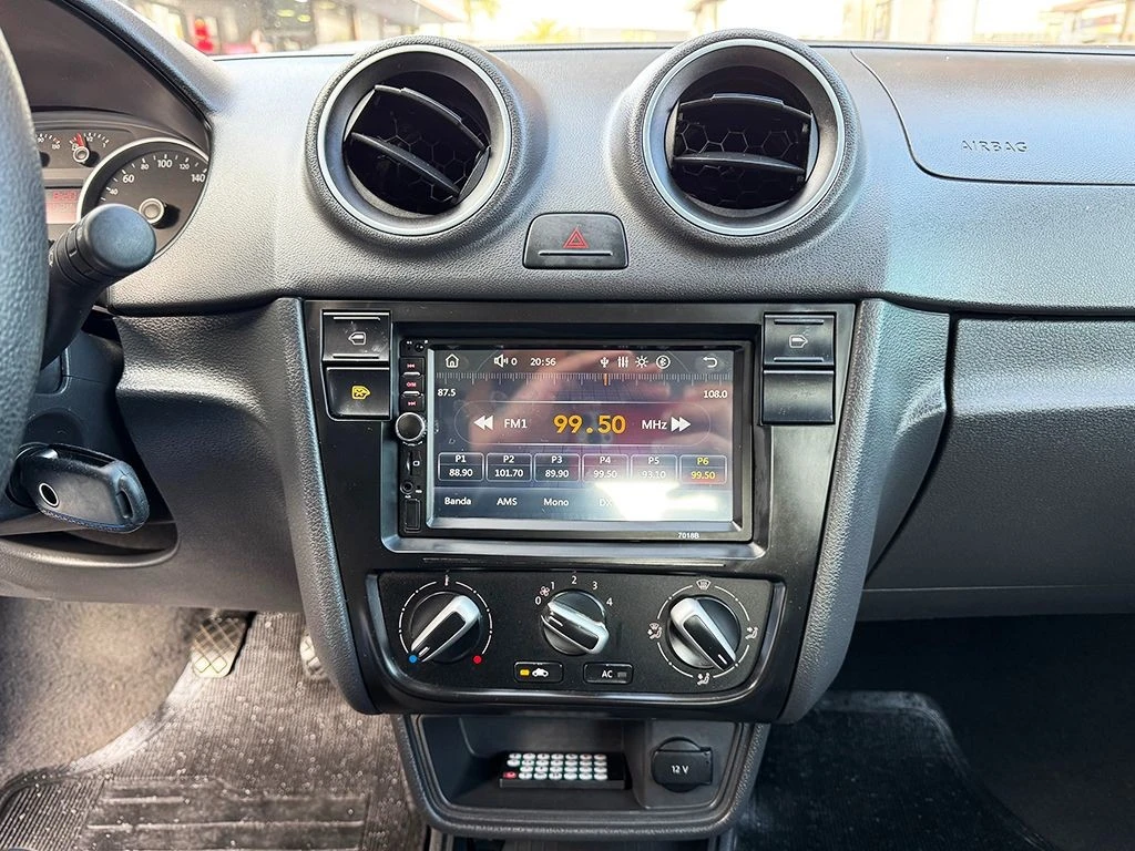 VOLKSWAGEN VOYAGE