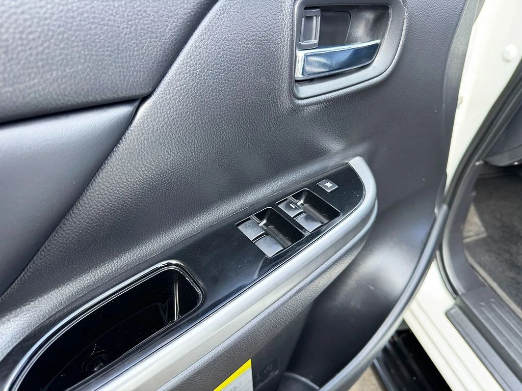 MITSUBISHI L200 TRITON