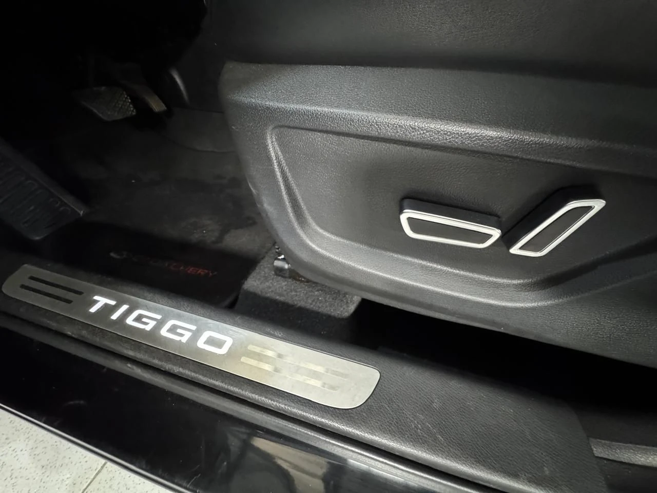 CHERY TIGGO 8