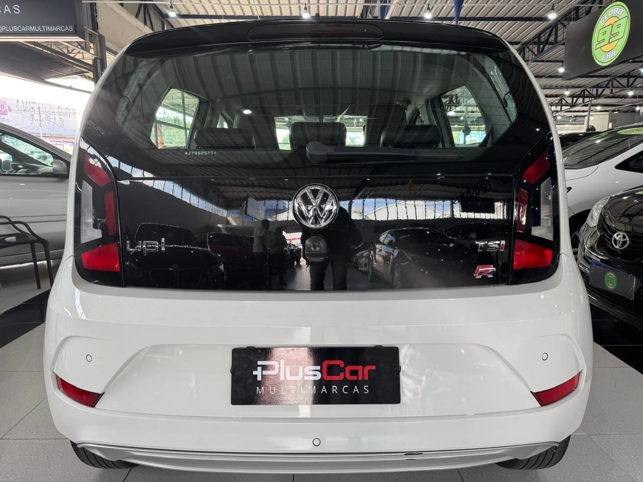 VOLKSWAGEN UP