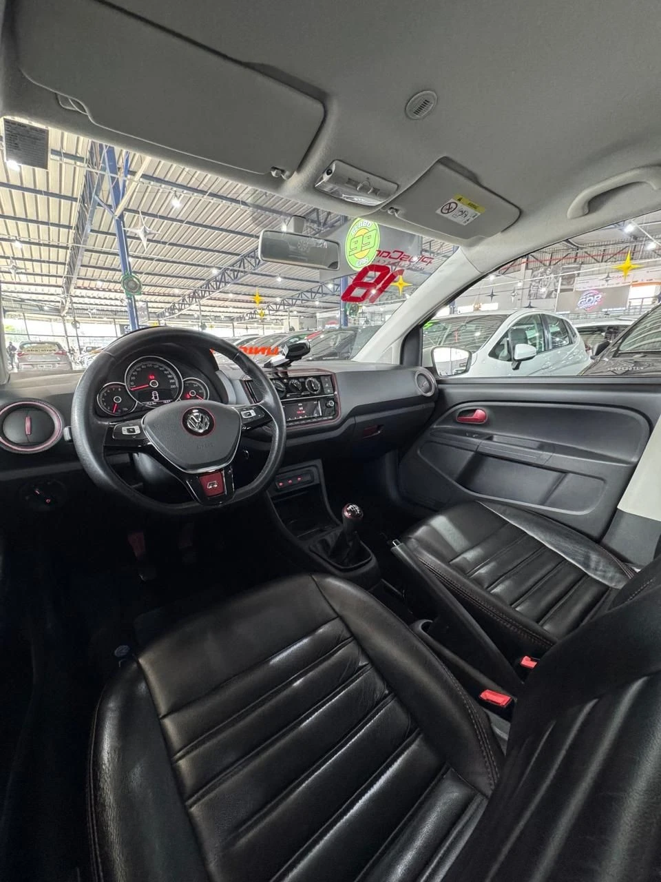 VOLKSWAGEN UP