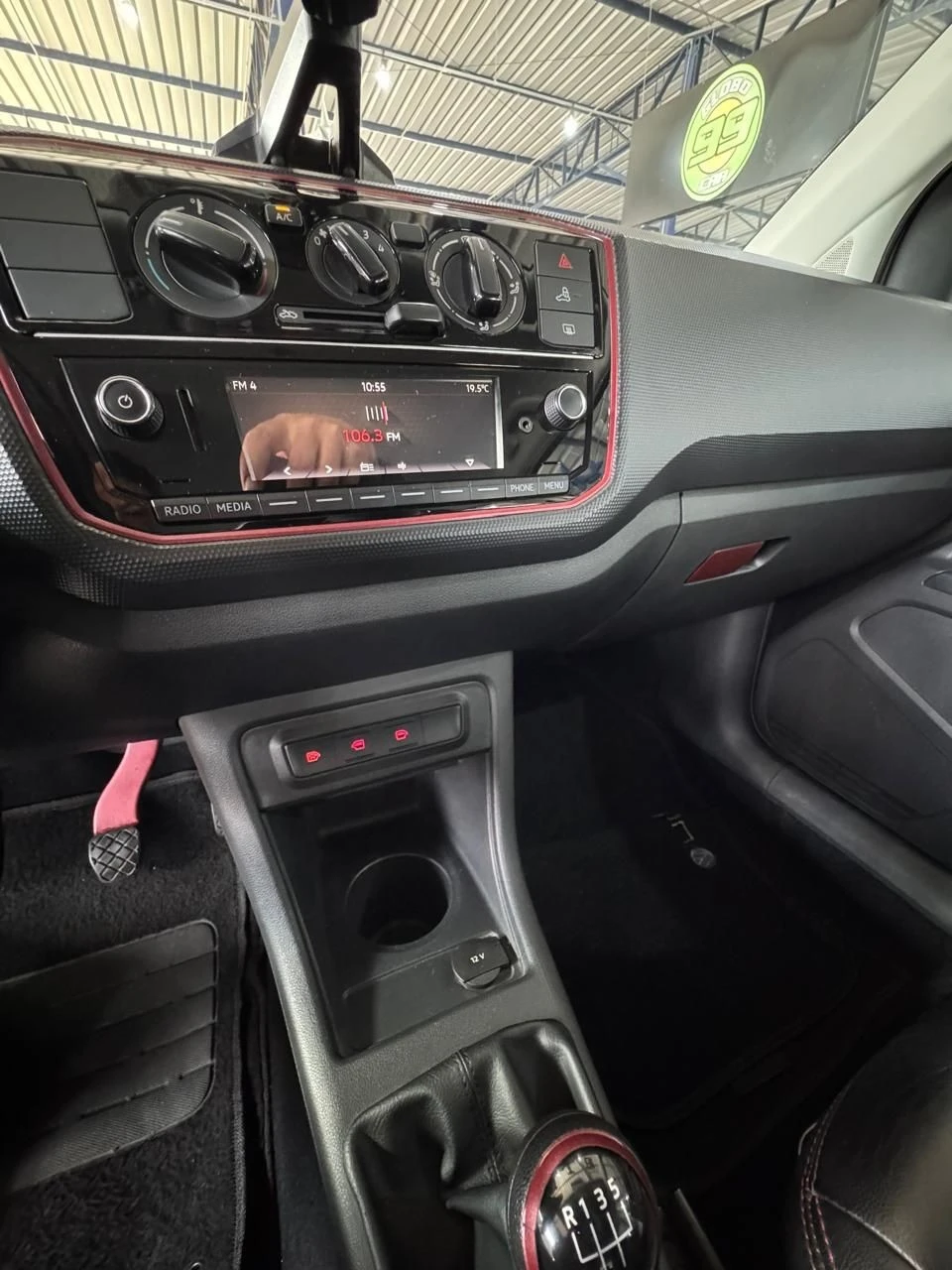 VOLKSWAGEN UP