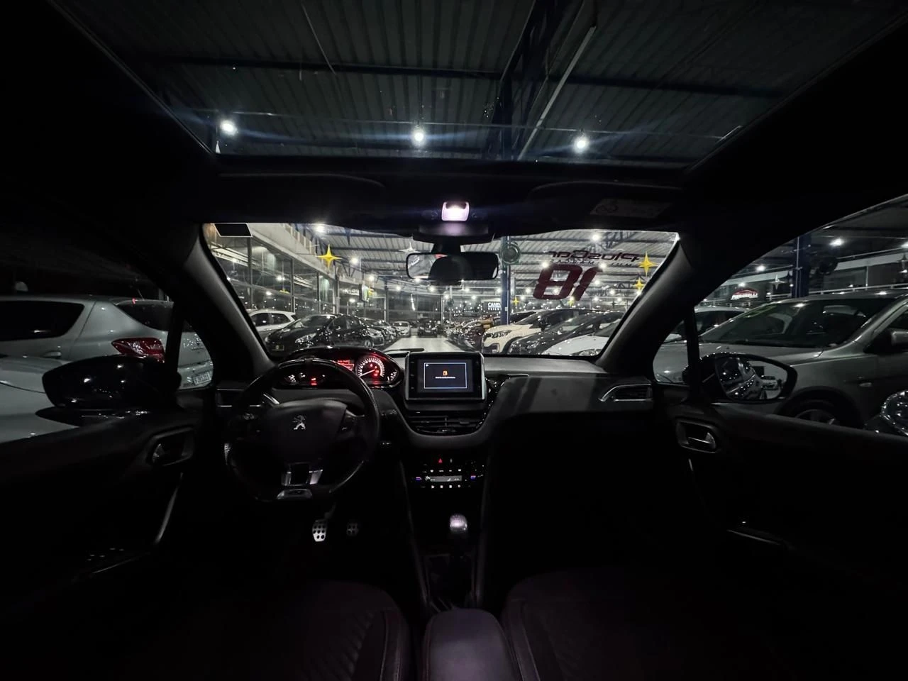 PEUGEOT 208