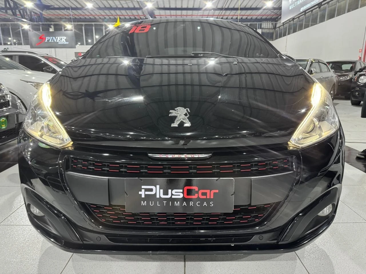 PEUGEOT 208
