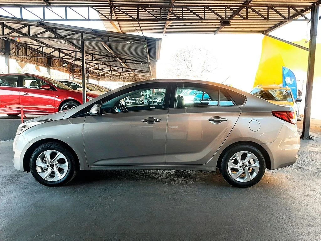 HYUNDAI HB20S