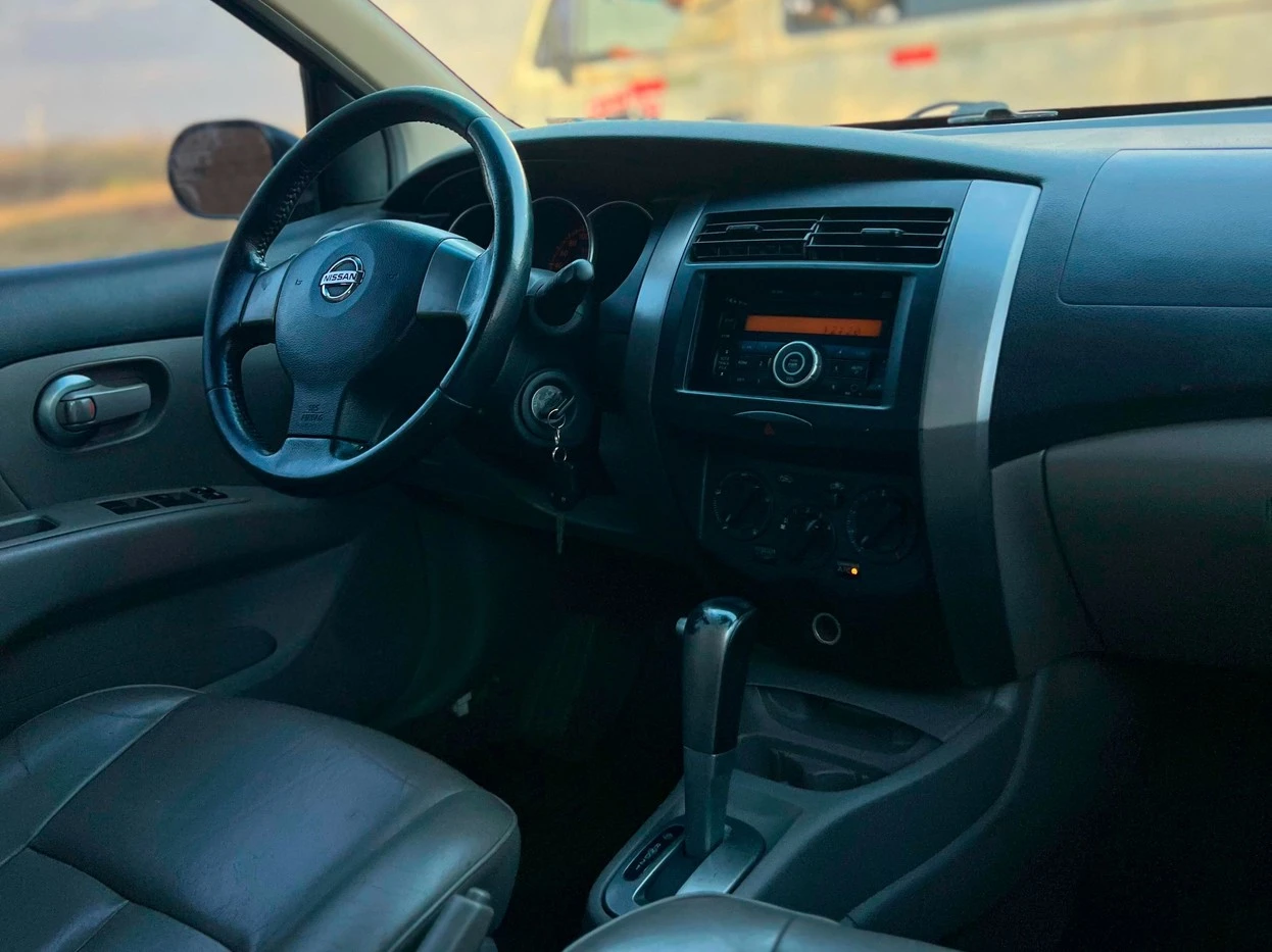 NISSAN LIVINA