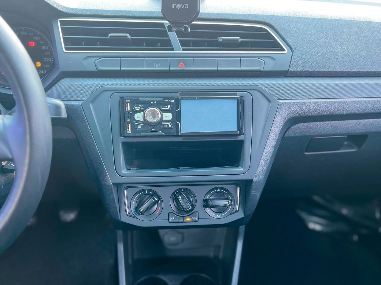 VOLKSWAGEN VOYAGE
