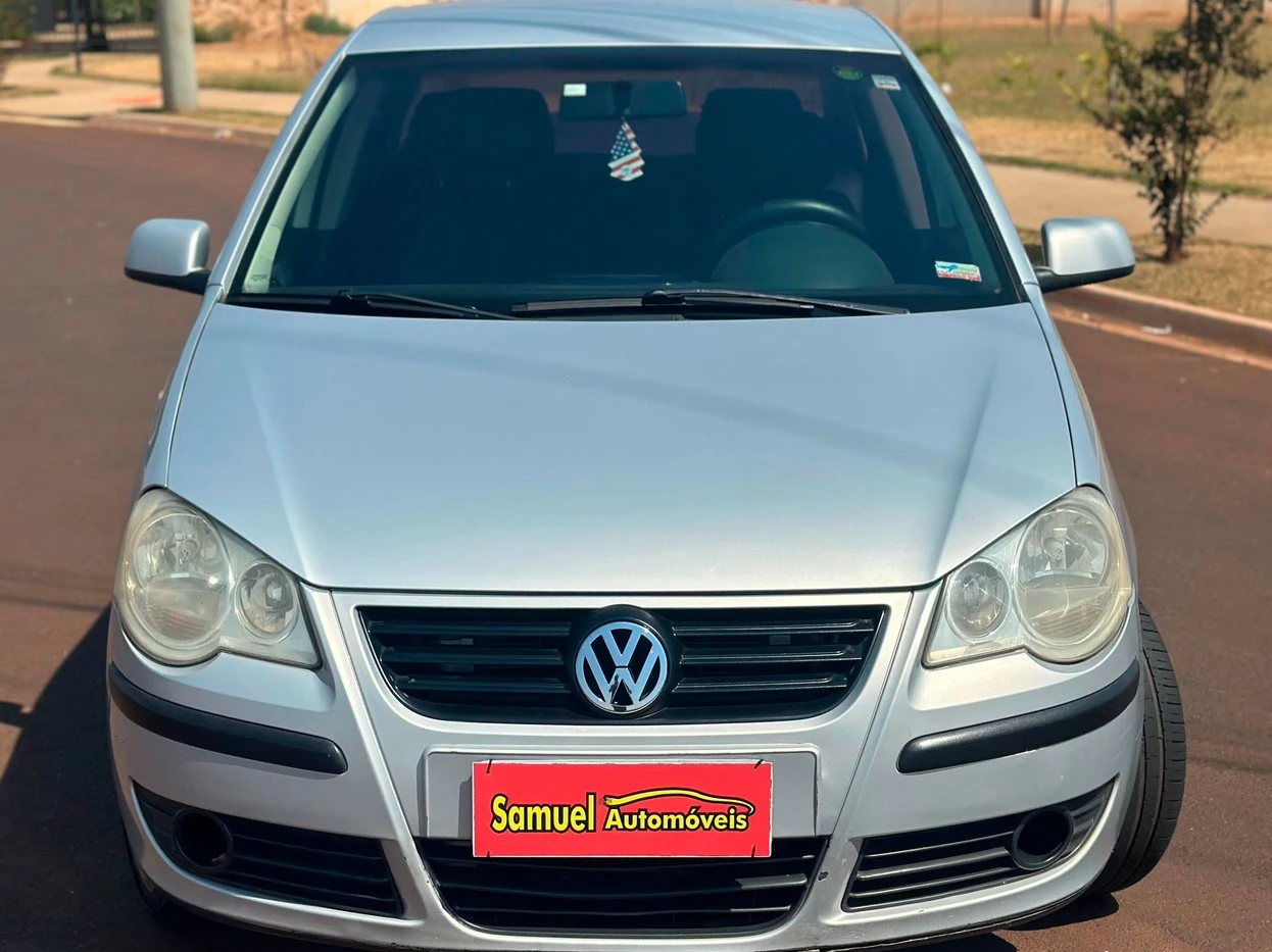 VOLKSWAGEN POLO SEDAN