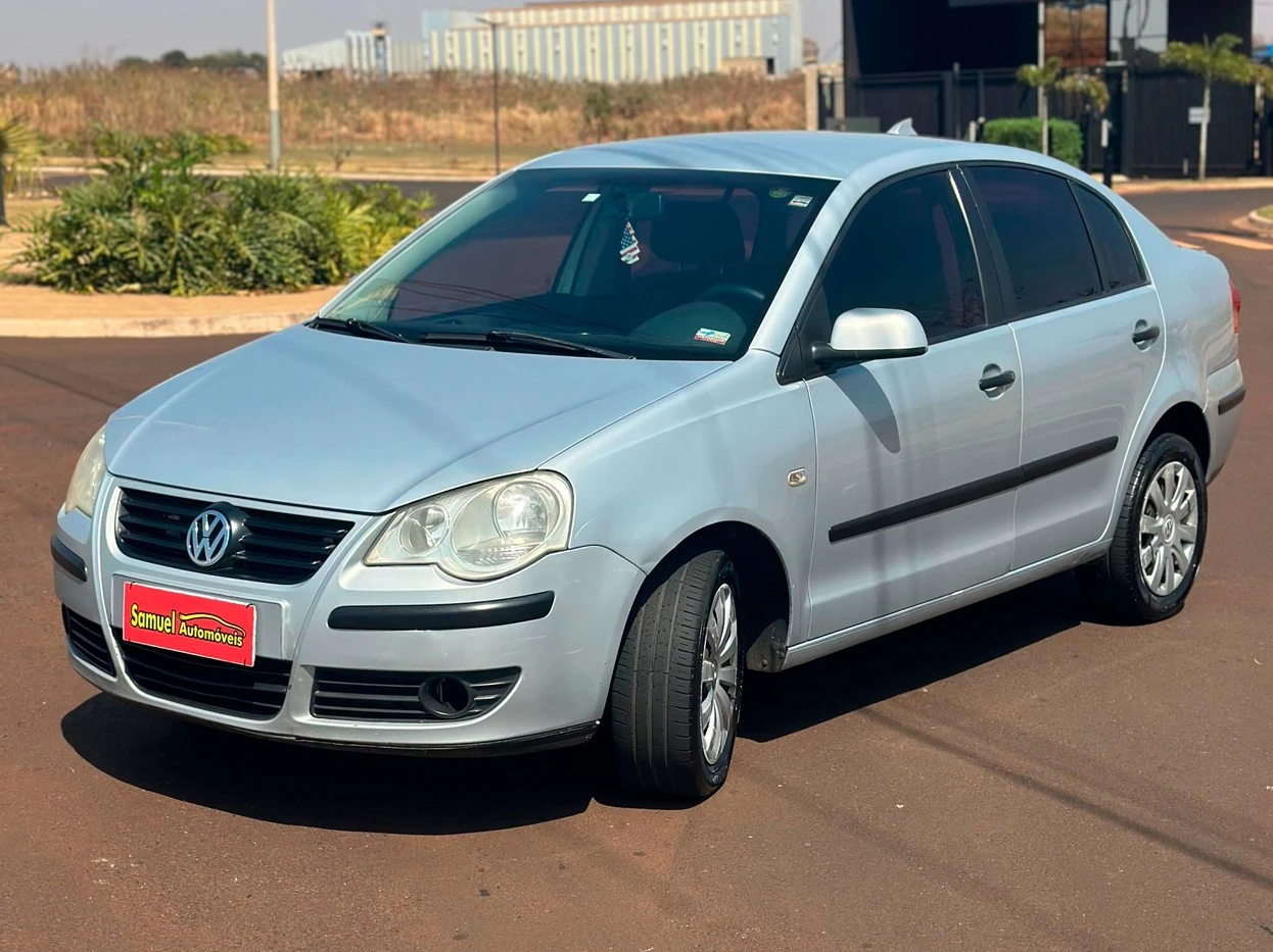 VOLKSWAGEN POLO SEDAN