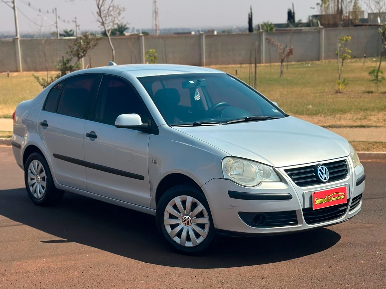 VOLKSWAGEN POLO SEDAN