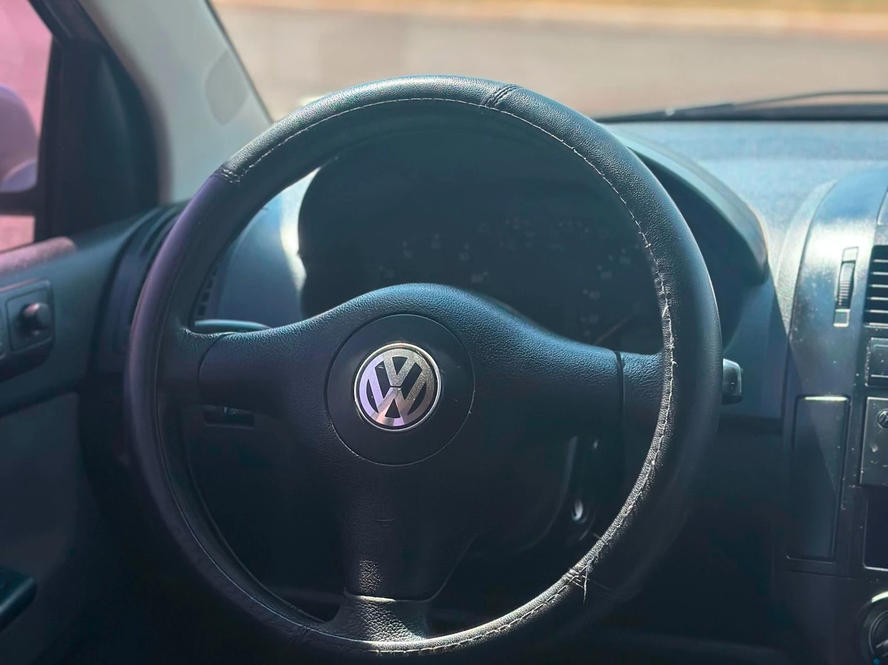 VOLKSWAGEN POLO SEDAN